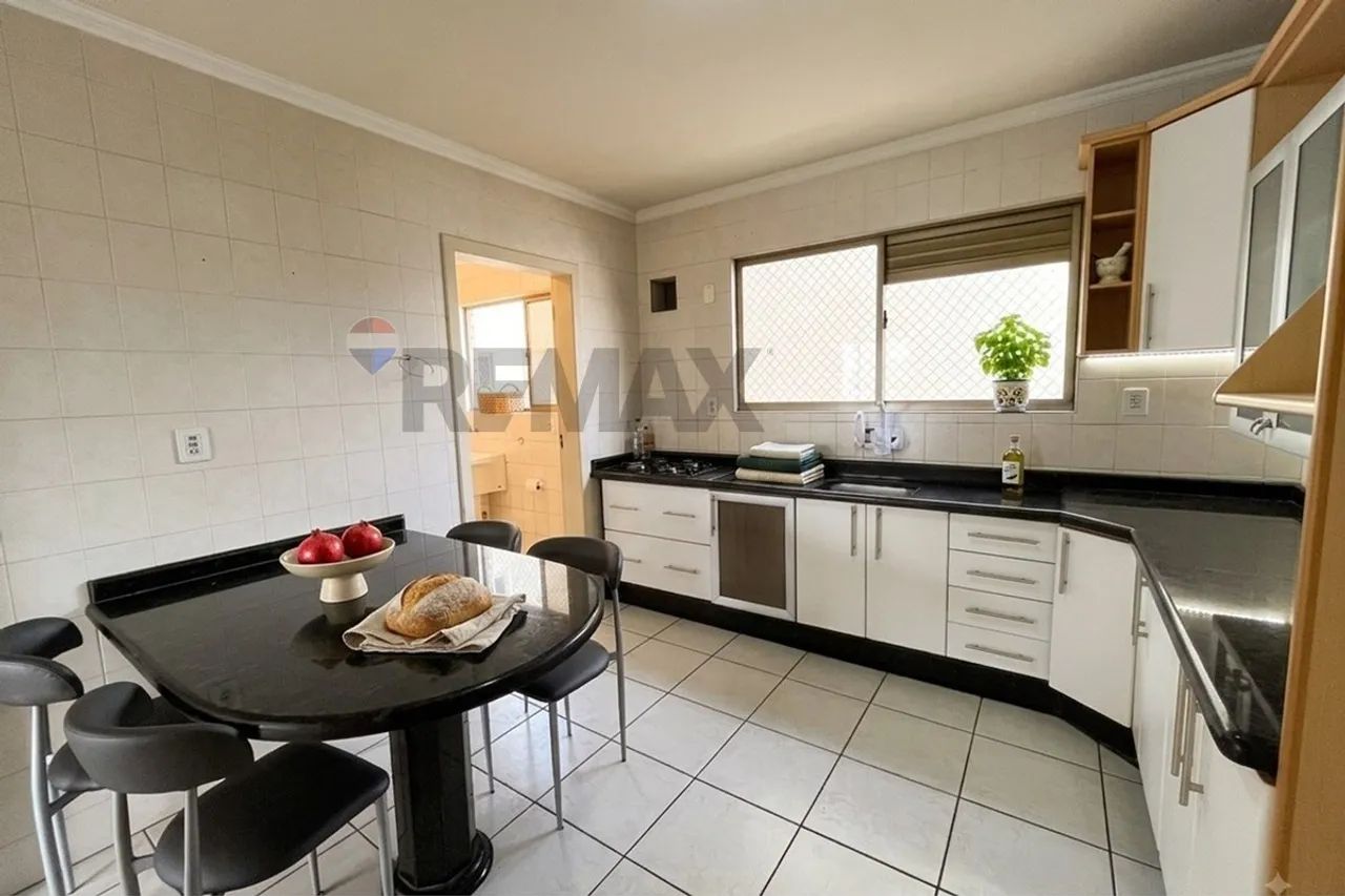 Espaçoso Apartamento com 135m², 4 Dormitórios (1 Suíte) e 2 Sacadas no Edifício Diamantina - Foto 5