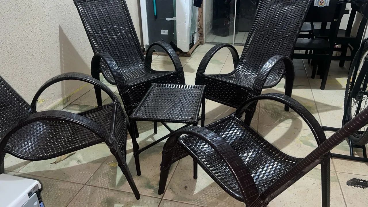 Conjunto 4 cadeiras e mesa de centro  - Foto 4