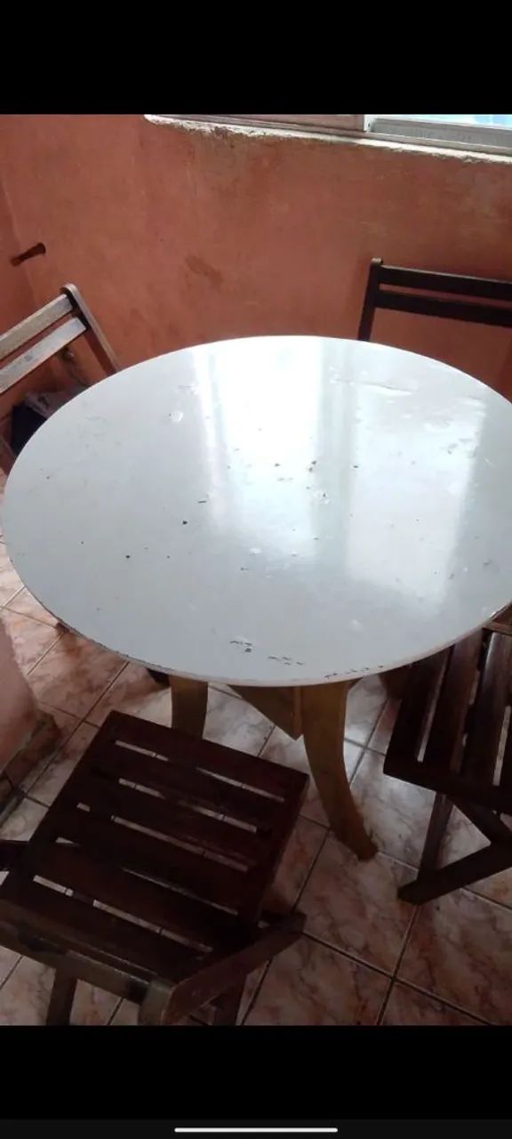 Mesa simples,com 4 cadeiras  - Foto 2
