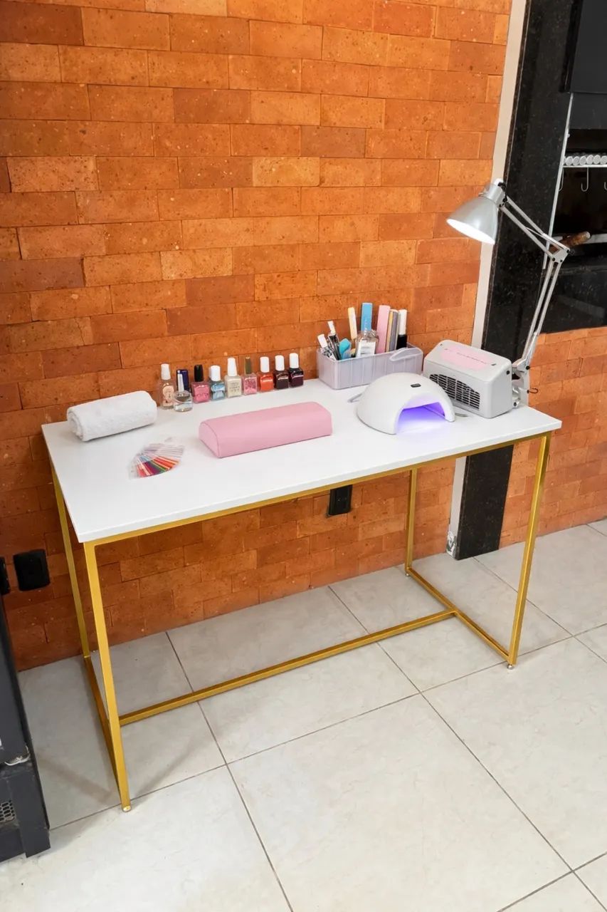 MANICURE TABLE ? ?