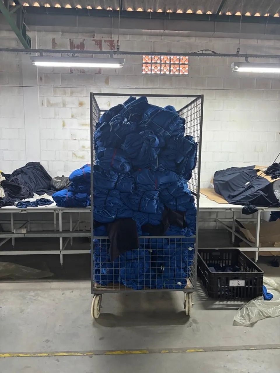 Carrinho de ferro com rodas resistentes , para produção .  - Foto 5