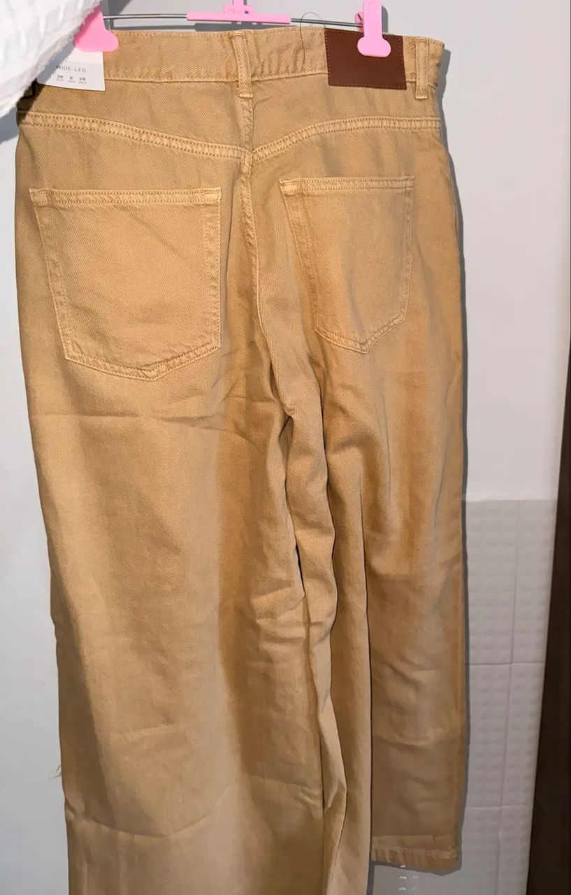 Roupas novas na etiqueta Zara