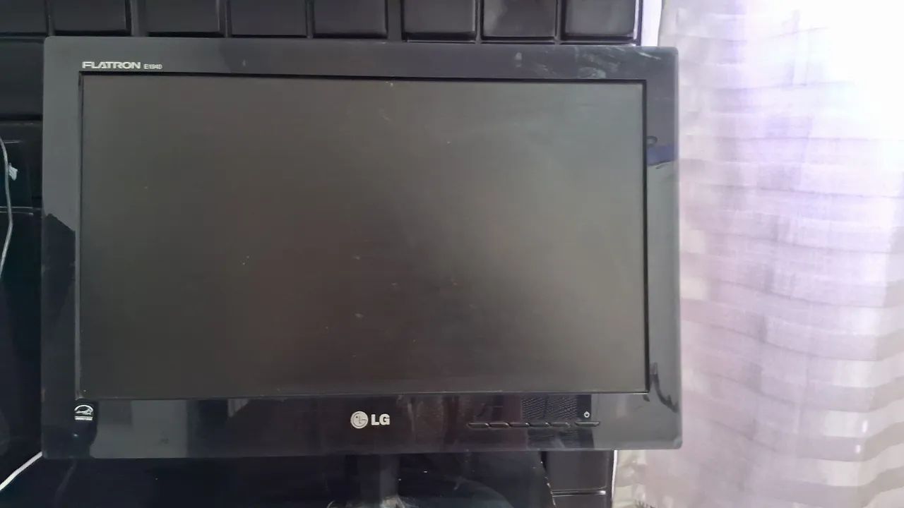 Monitor LG Flatron E1940 18,5? VGA - Funcionando - Foto 2