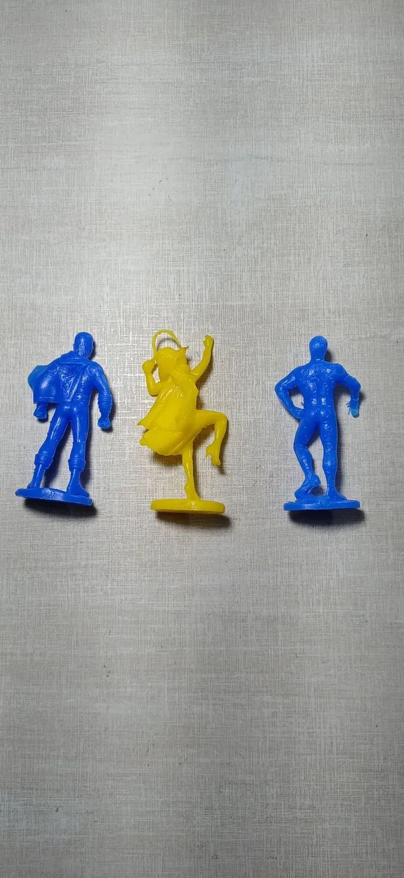 Lote - 04 miniaturas personagens DC -  - Foto 2