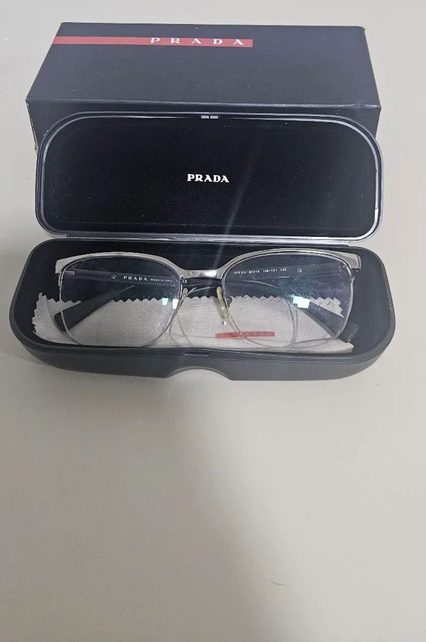 Vendo 2 armaçoes Prada original! 