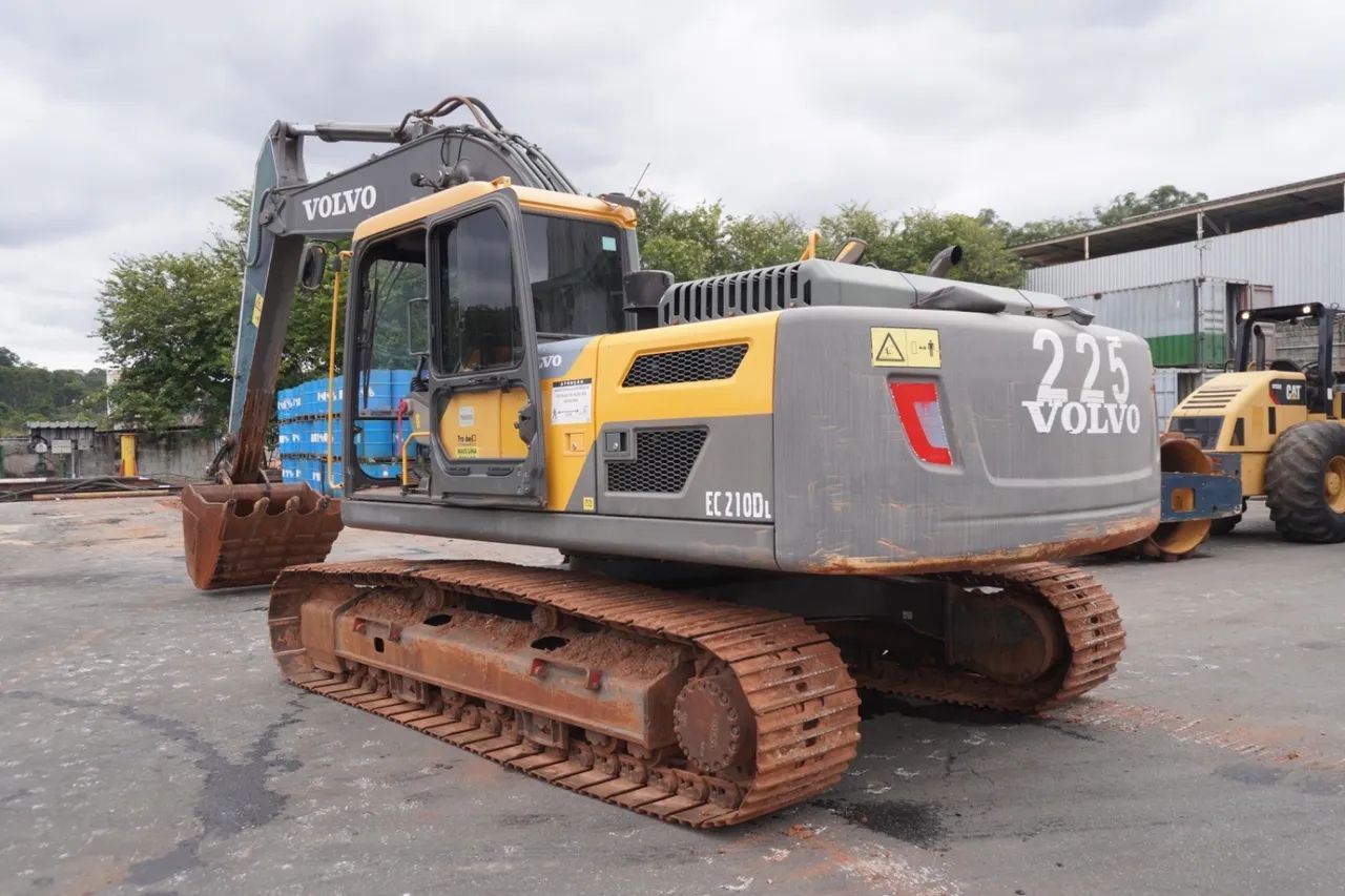 Escavadeira VOLVO EC210D