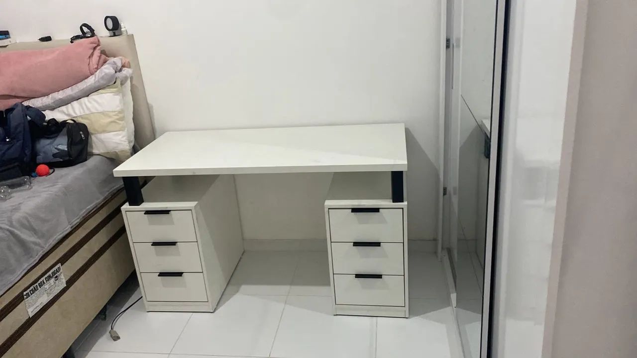 Mesa de escritório - matéria madeira 