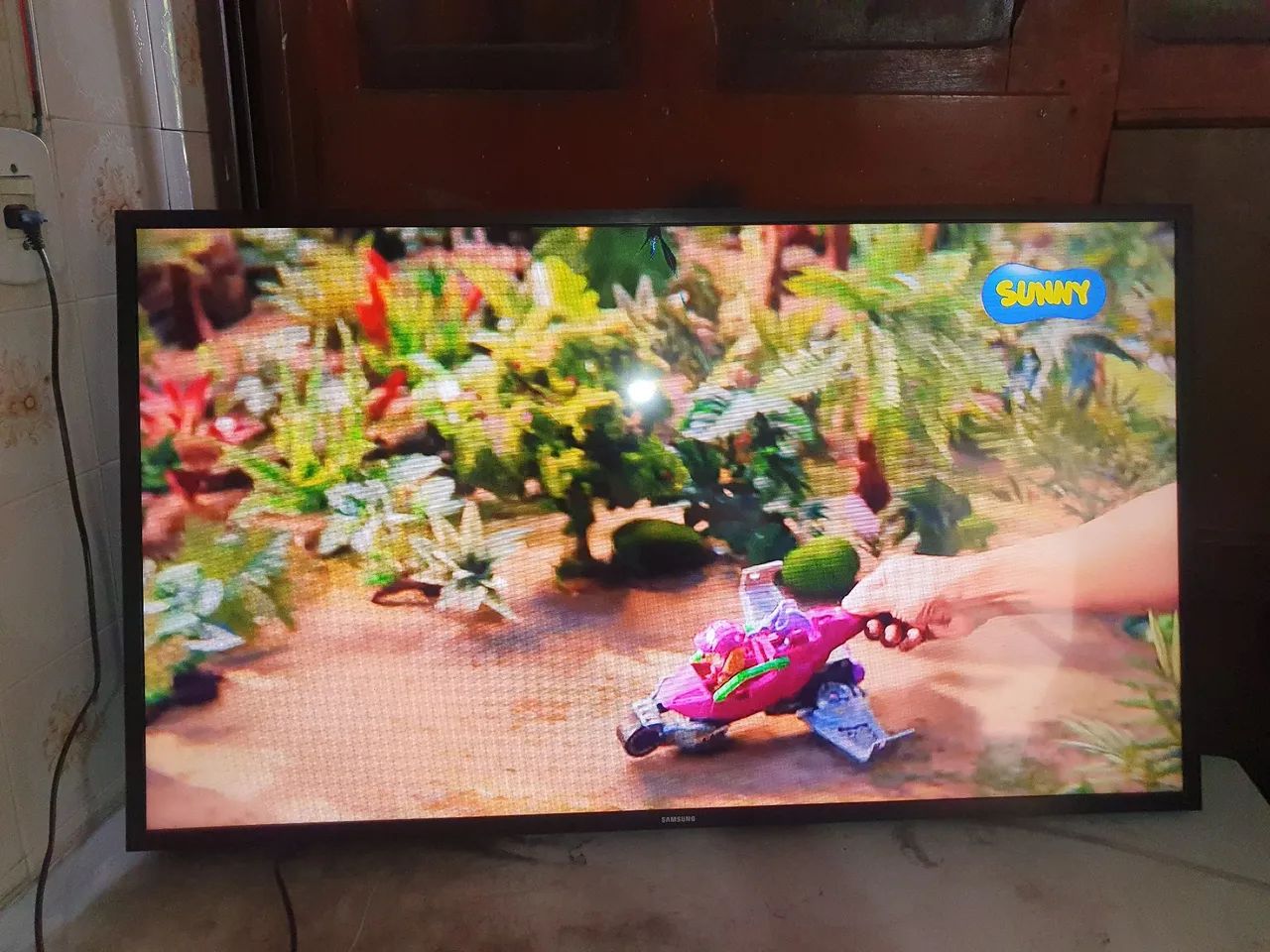 Smart Tv Samsung de 43 Polegadas BE43-TM Usada Funcionando no Estado! Com trinco. - Foto 3