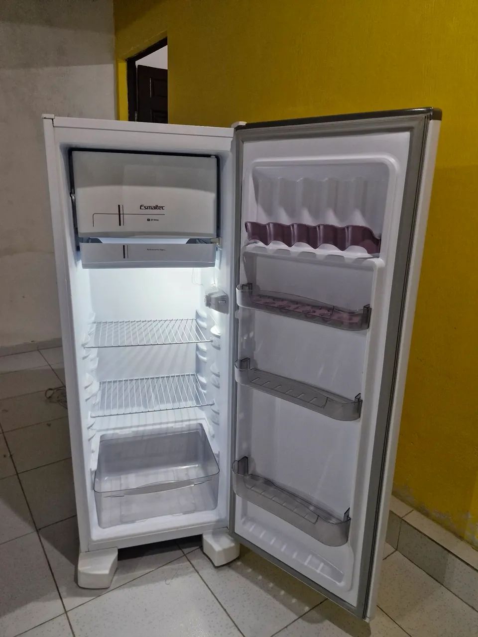 Geladeira esmaltec + fogão elétrolux funcionando perfeitamente  - Foto 4