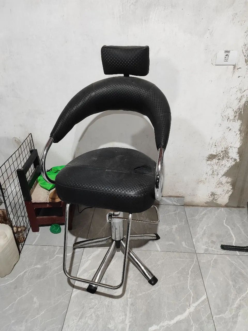 Cadeira de barbearia semi nova