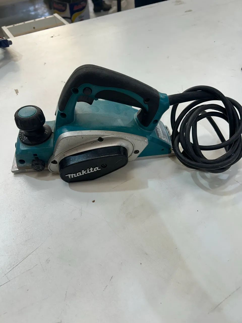 Plaina elétrica Makita 