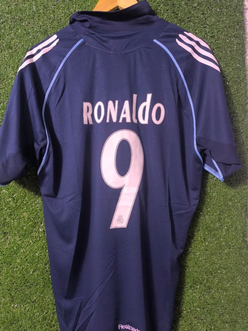 Camisa Real Madrid Retrô - Ronaldo 9 - Foto 2