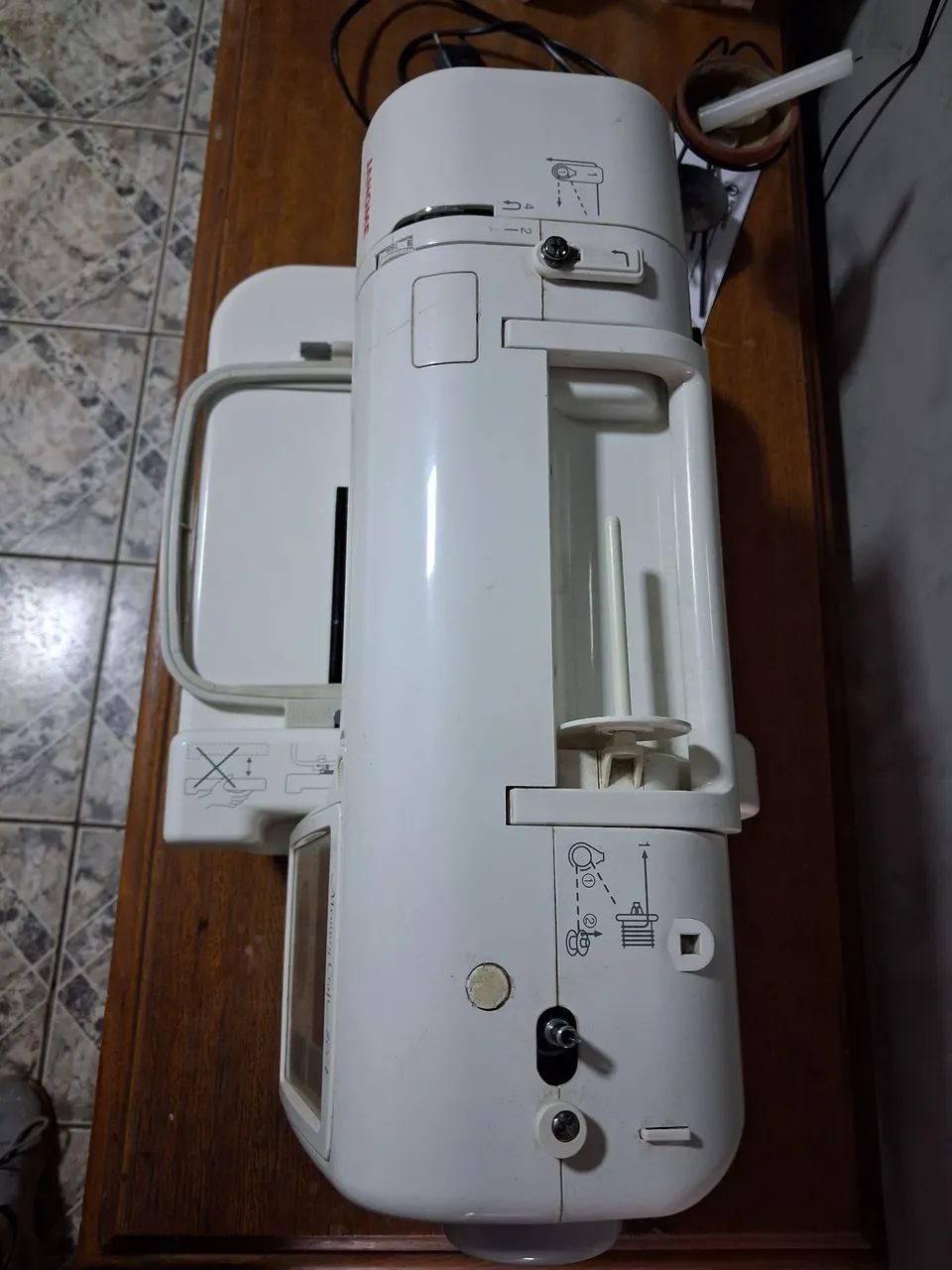 Máquina de bordado - janome memory craft 200E - Foto 4