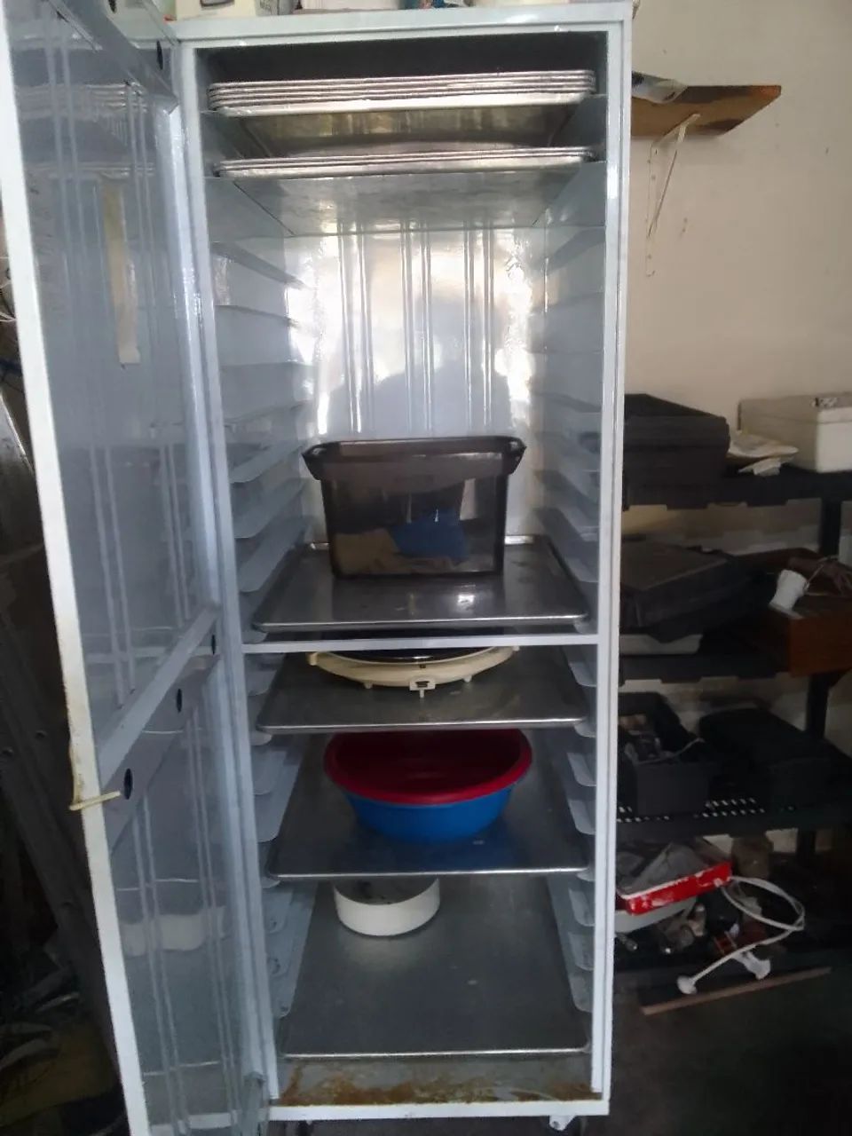 Vendo Câmara de fermentação p pães semi-novo, aquecimento por lâmpadas acompanhando 6 band - Foto 4
