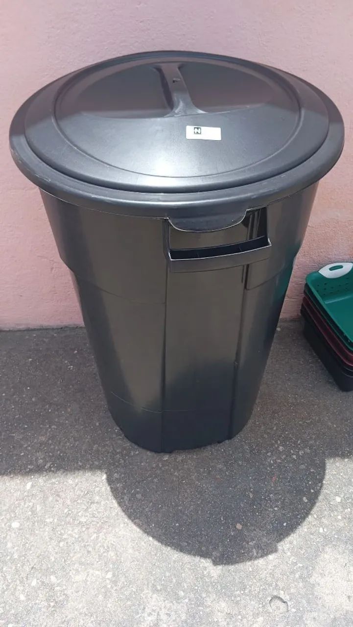 Balde de plástico com tampa 120l - Foto 3