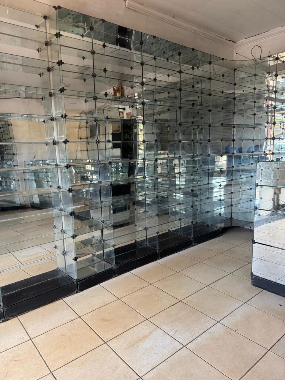 Vitrine e prateleiras de vidro para farmácia  - Foto 3