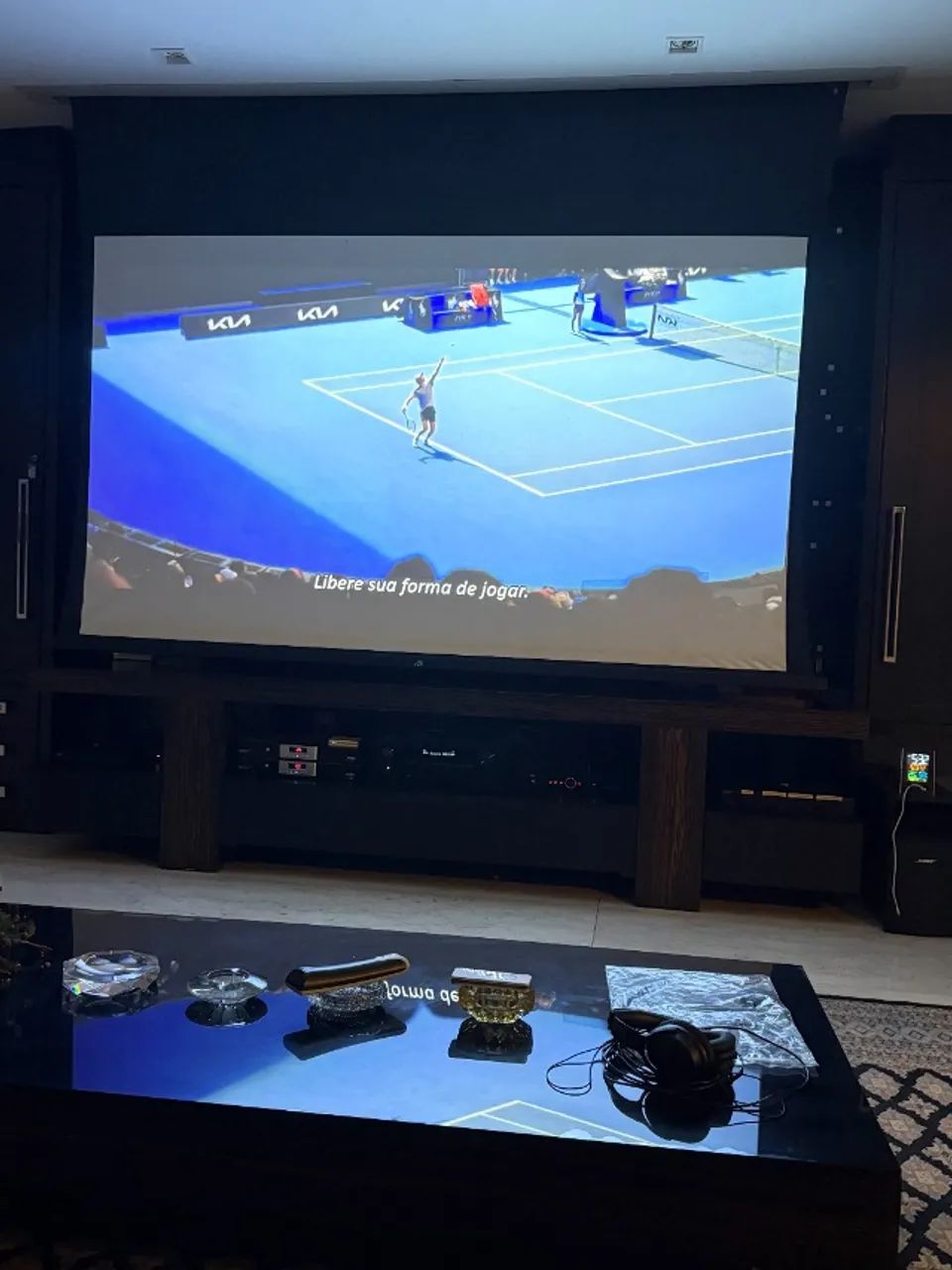 Kit projetor Optoma UHD65LV com tela retratil e elevador Alta definição 4K - Foto 3