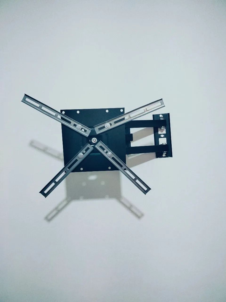 Suporte De TV universal - Articulado de 14 a 58 Polegadas, braço longo cor preta.