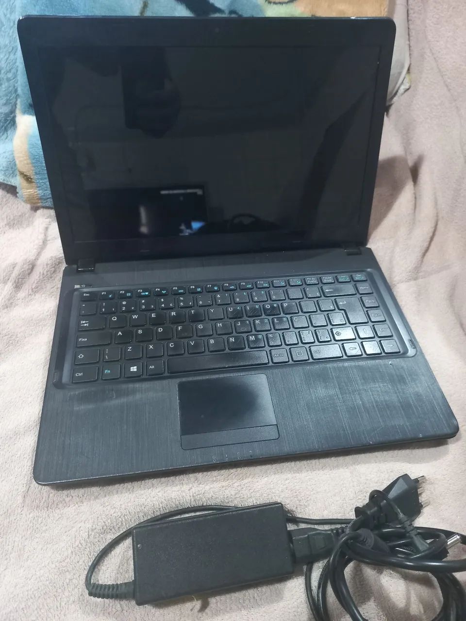 Notebook Itautec 4GB 500HD Windows 10 Bateria Viciada Funciona Normal  - Foto 4