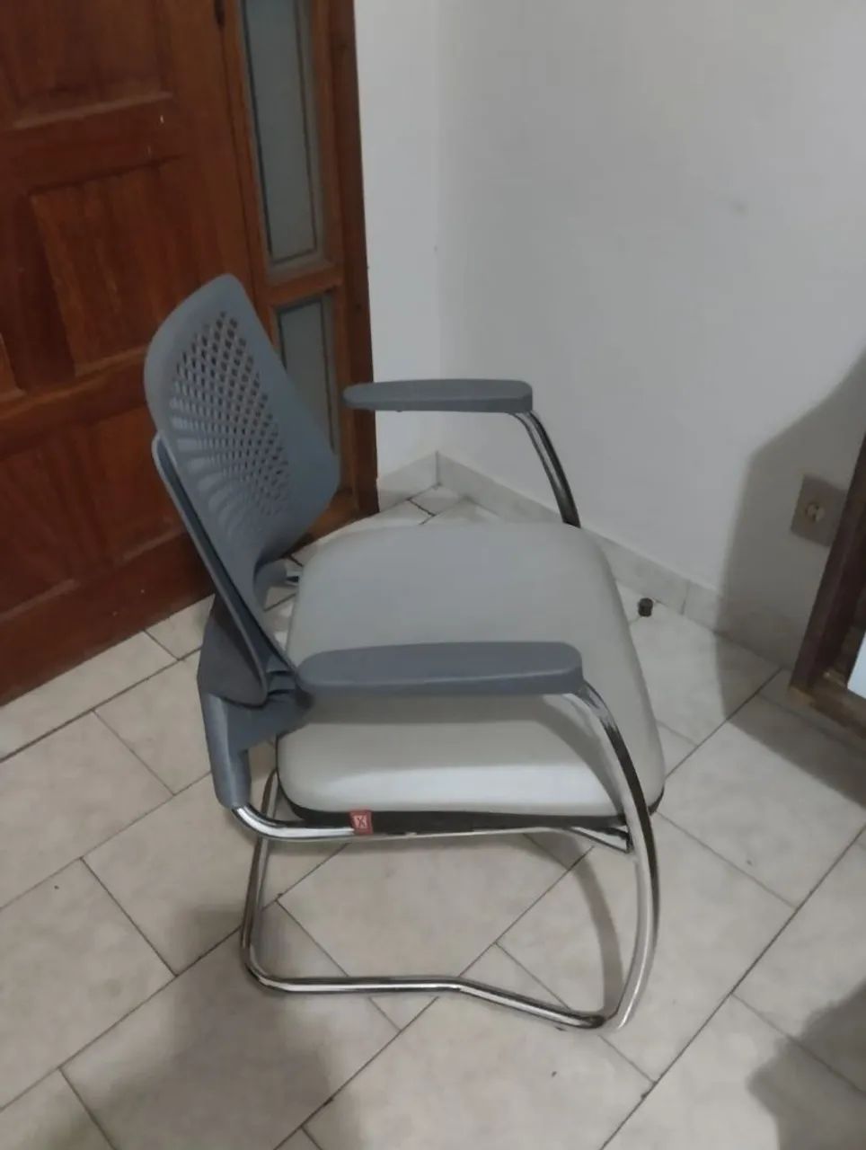 Vendo cadeira de escritório  - Foto 2