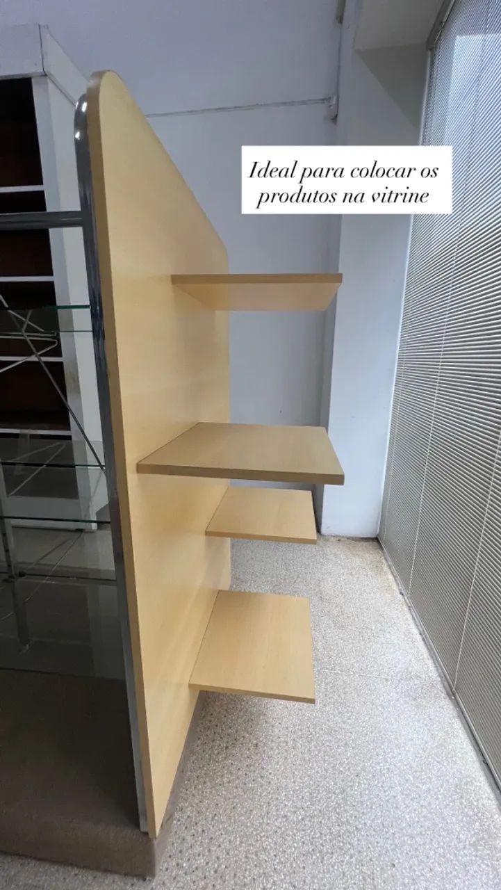 Prateleiras de Vidro com expositor em madeira  - Foto 3