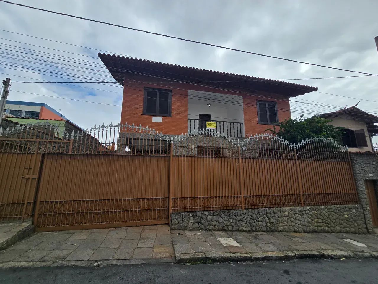 Excelente Casa 5 quartos 3 salas Varanda - pertinho do EPA