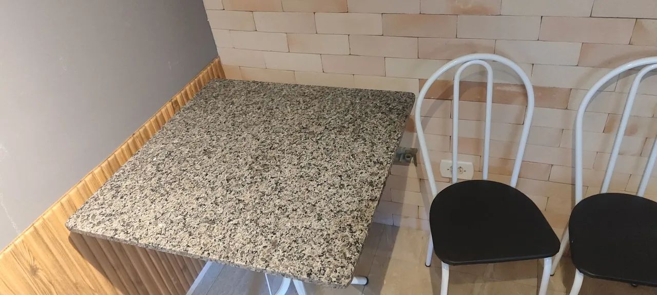 Mesa de jantar com quatro cadeiras  - Foto 2