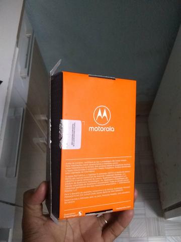 Vendo um moto e 5 play tem nota tem dois meses de comprado aceito cartao