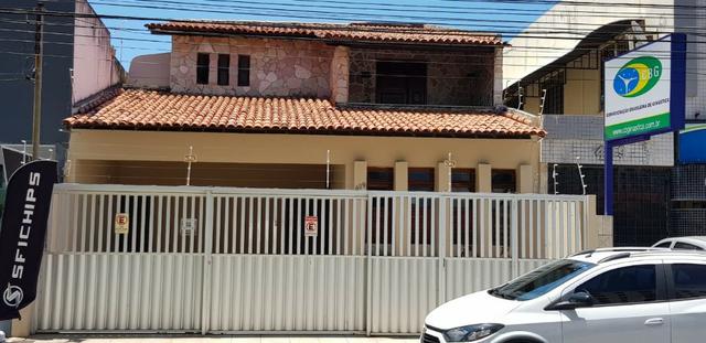 Residência ou Empresa (Av. Edésio Vieira de Melo)
