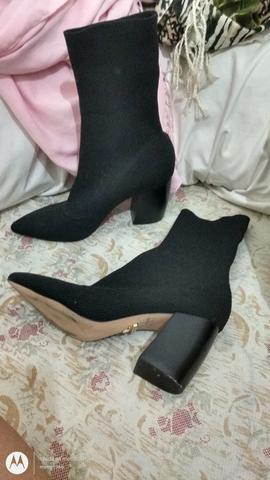 Bota preta cano curto (material stretch)