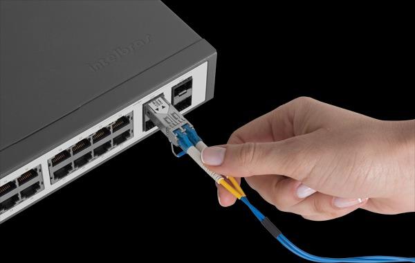 Switch Intelbras Rack 24 Portas 10/100/1000 SG 2400 QR Gigabit Inet QOS Internet