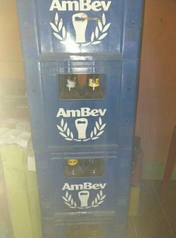 Vende-se grades de cerveja