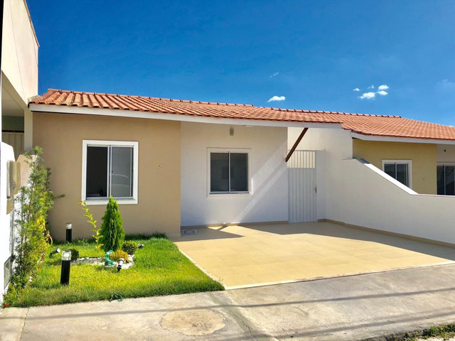 Casa sendo 2/4 ampla com móveis planejados