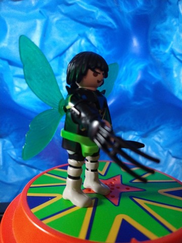 Playmobil Figures Serie 17 - Guerreiro com garra e asas - Foto 4