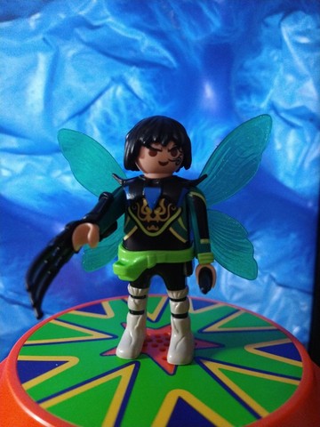 Playmobil Figures Serie 17 - Guerreiro com garra e asas - Foto 5