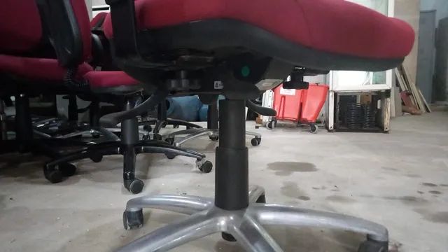 Cadeira escritório vermelha - Foto 2