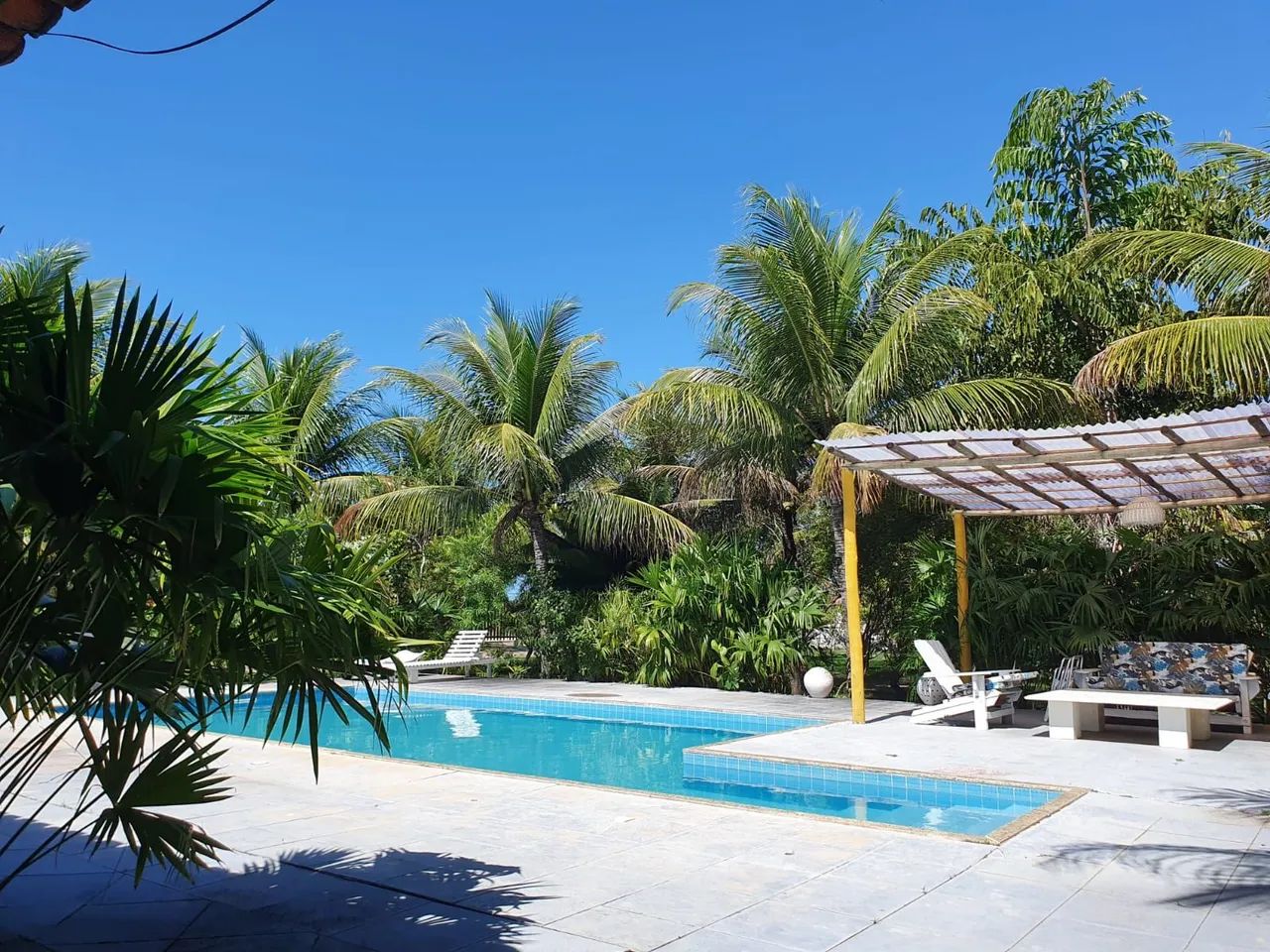 Pousada com 18 suítes em paraíso tropical