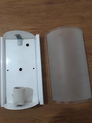 4 Luminárias de parede em alumínio branco e vidro jateado. - Foto 4