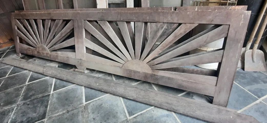 Sacada / Guarda corpo de madeira