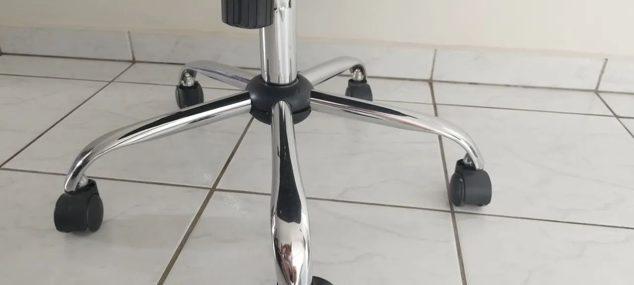 Cadeira de Escritório Giratória com Rodinhas - Foto 3