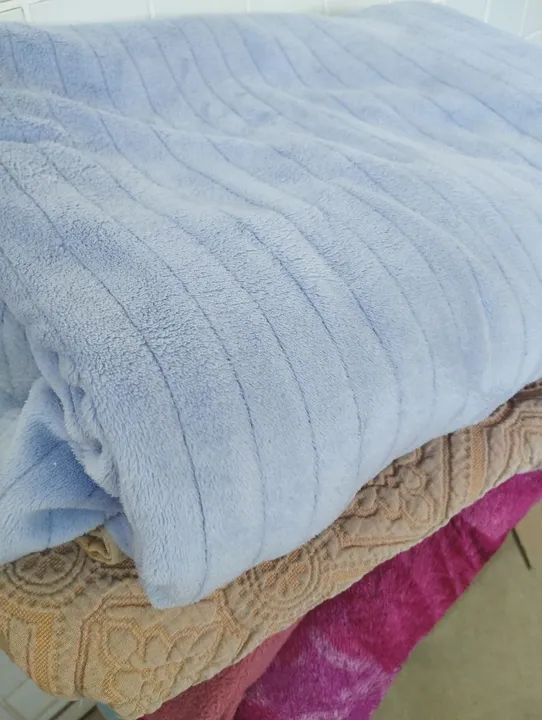 Vendo 7 colchas e cobertores casal e solteiro de