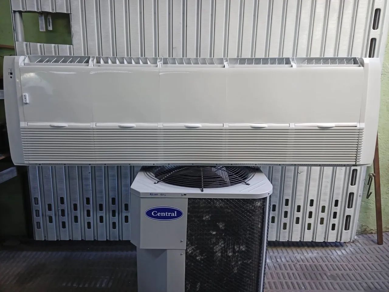 Piso Teto 90.000 BTUs 220v 3F com garantia 