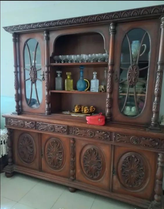 Armário madeira de lei