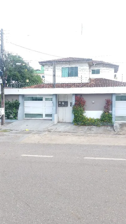 ALUGA SE CASA MOBILIADA EM MACAPÁ