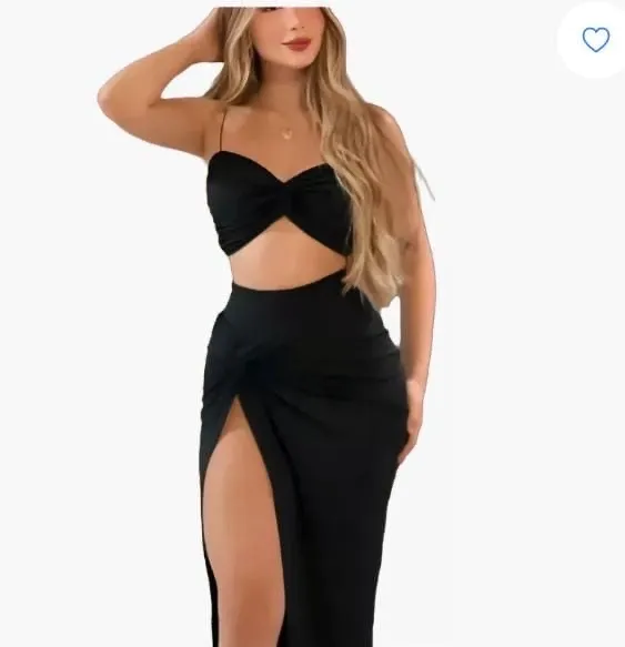 Conjunto de Cropped e Saia Preta e Calcinha