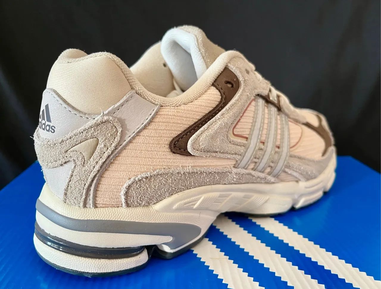Adidas Response CL - Bege e Marrom - Foto 2