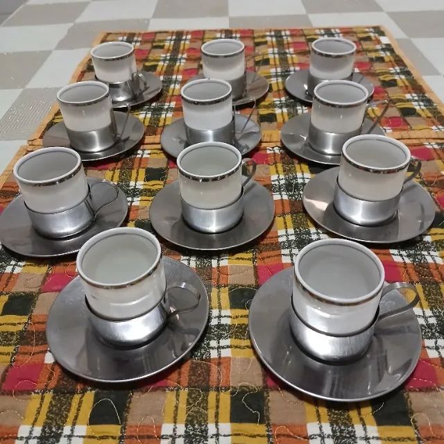 Xicaras de cafe em porcelana, antigas.