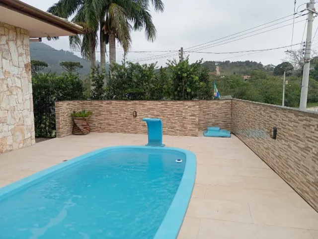 Alugo Casa alto padrão no bairro Jordão em Governador Celso Ramos-SC.