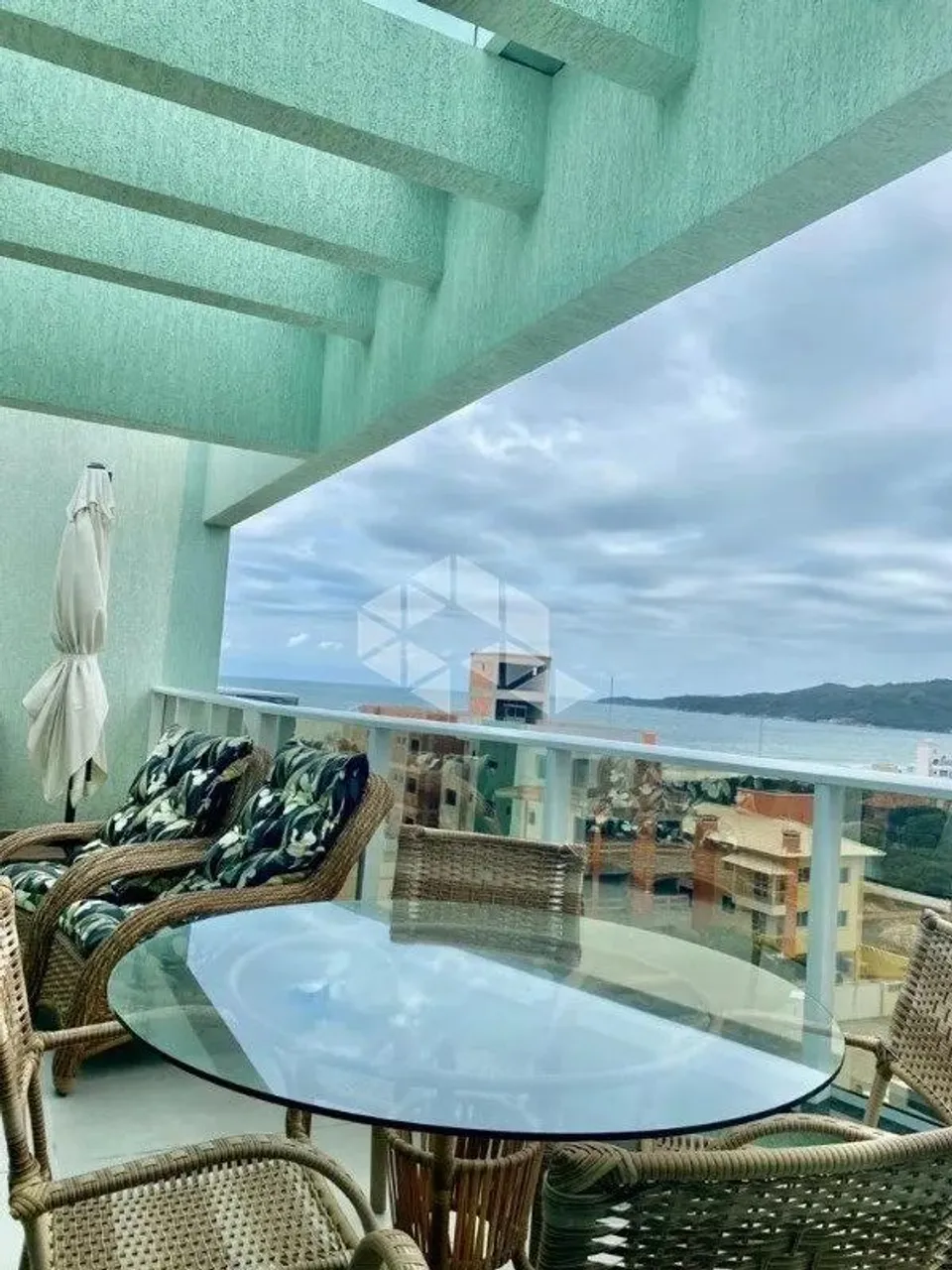 APARTAMENTO DUPLEX EM MARISCAL, BOMBINHAS, SC, COM CHURRASQUEIRA, 03 DORMITÓRIOS SENDO 01