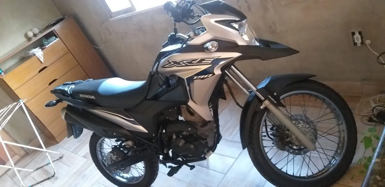 XRE 190 de garagem